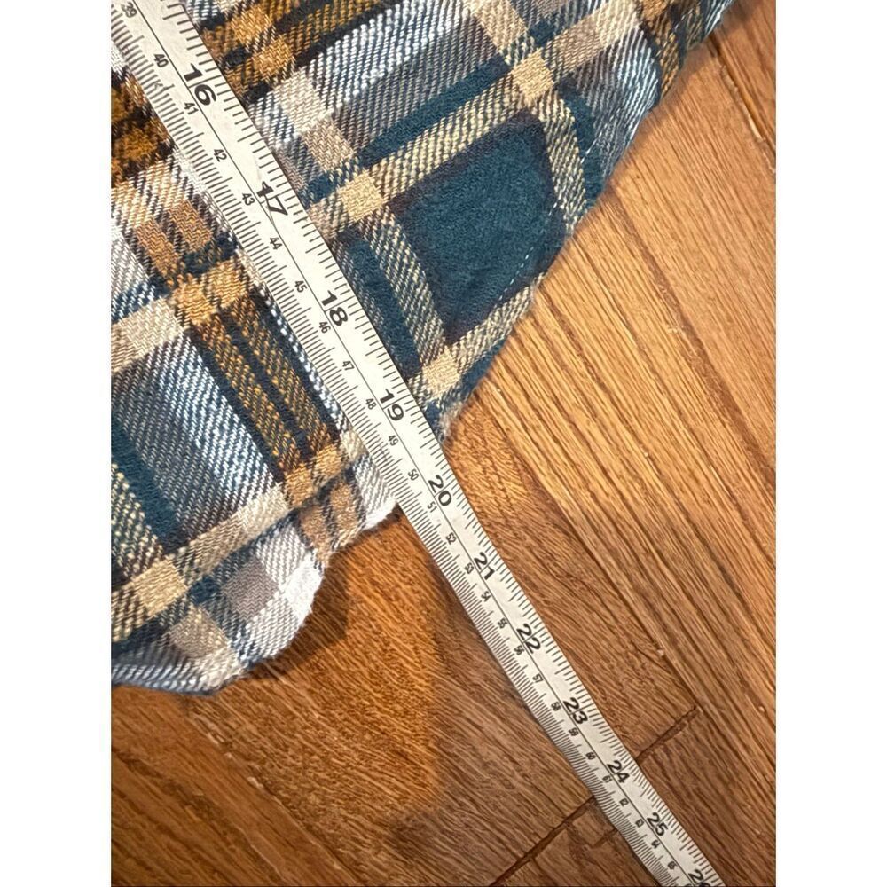 American Eagle Cozy Cabin flannel plaid cropped button down m - Picture 9 of 11